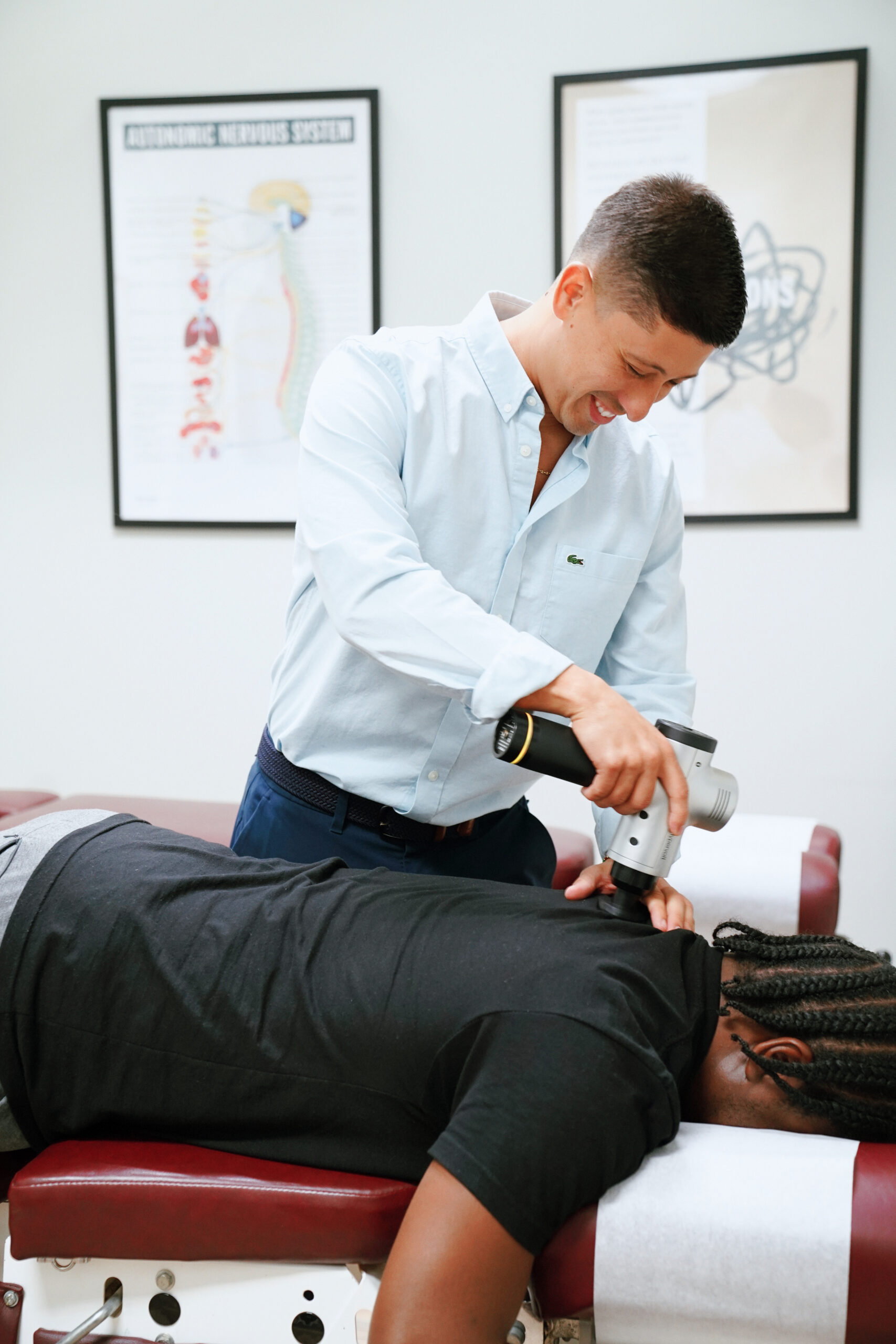 Chiropractic adjustment at Healthy Spine Institute