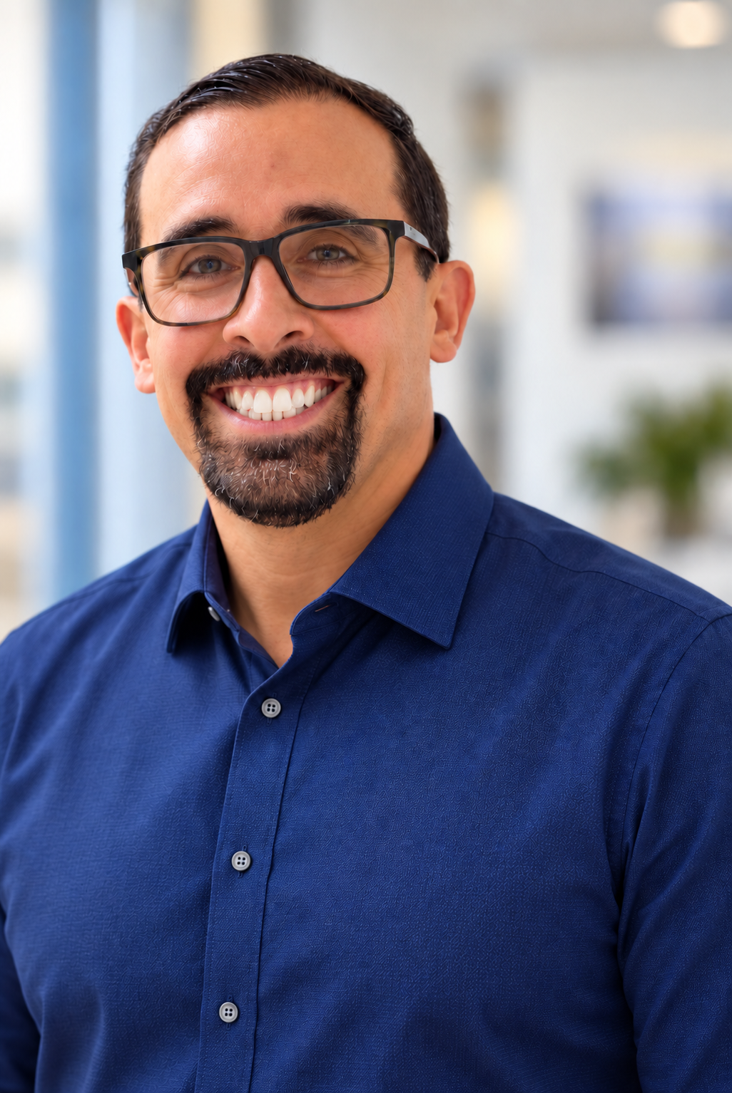 Dr. Roger Hernandez, chiropractor at Healthy Spine Institute